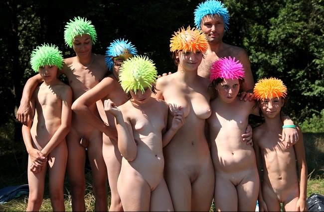 Outdoor picnic - photo nudism | Naturist Gallery